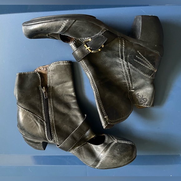 Toto Stylish Black Leather Women's Shoes - Picture 3 of 8